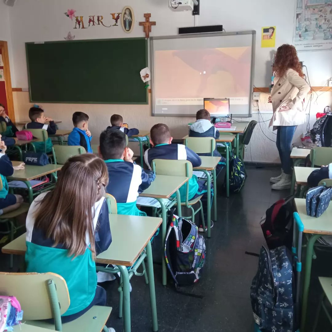 antirumores_ct's tweet photo. Comenzamos la semana en el Colegio La Encarnación, realizando la actividad "El Dragon de Aguazul" con el alumnado del primer tramo de primaria.
#antirumores https://t.co/XPgQNkcrKA