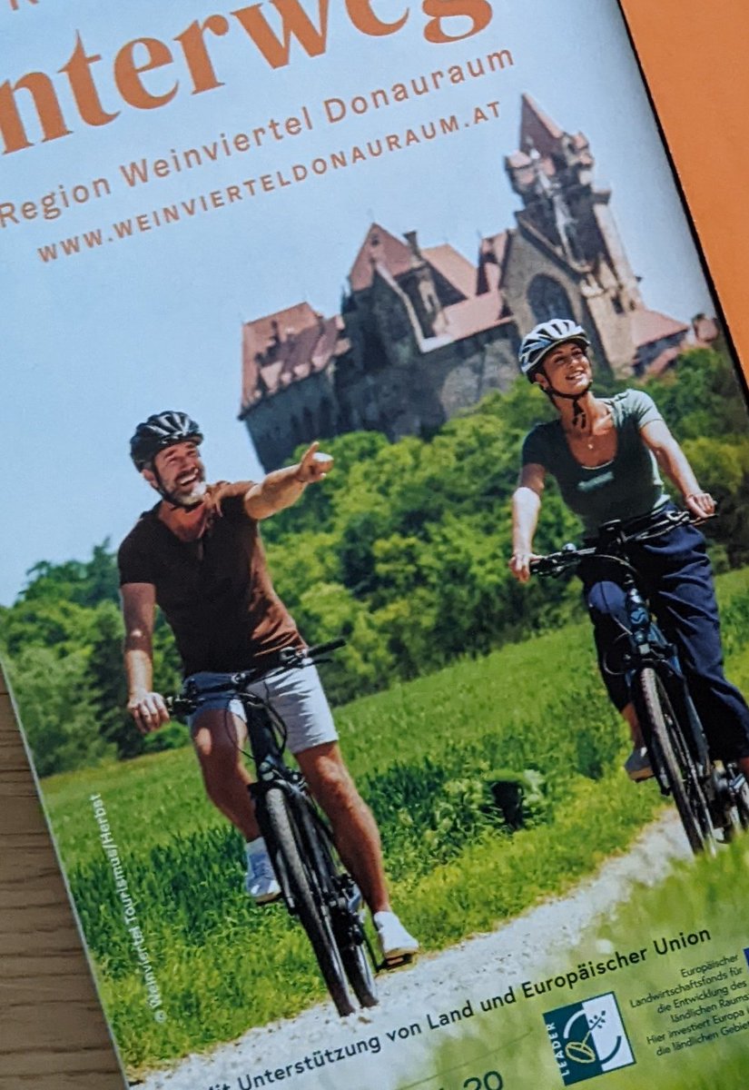 Männer, die auf Rädern zeigen

Ein Thread 🧵