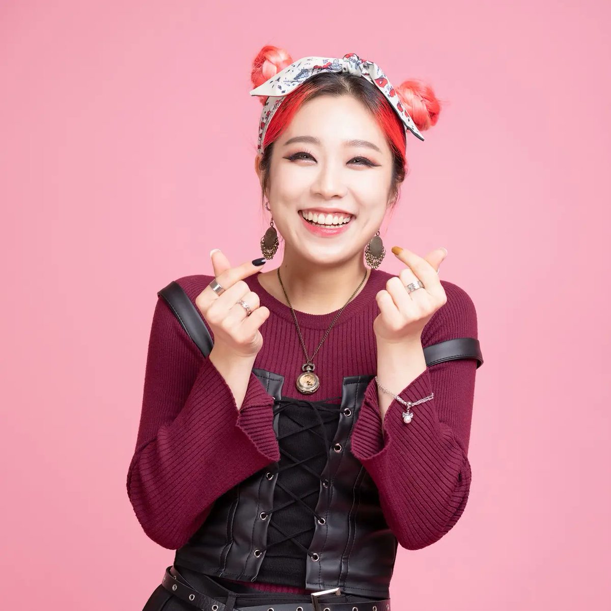 CallMeIree's tweet image. 마지막 pmk 사진
사실 하트 해달라고 하면 부끄러움💕