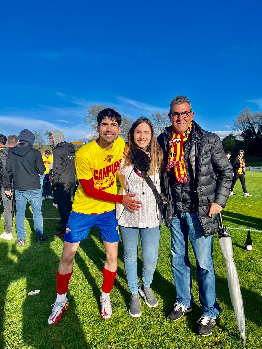 ivan_givan439's tweet photo. Fa 5 temporades que vaig aterrar a la @FundacioUETona i va ser la millor desició que vaig pendre en el món del futbol . Si en aquell moment estava a segona catalana, però tenien un bon projecta i es veia un club familiar . A día de avui puc dir que no amb vaig equivocar . https://t.co/SpXtLgbQLu