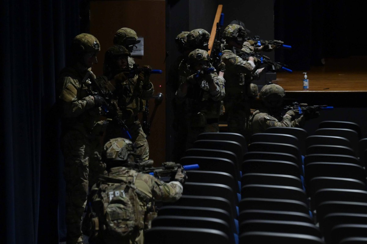 Last month, #FBI Little Rock Tactical Operations Center, #SWAT operators, Crisis Negotiators, and Evidence Response Team members were privileged to work alongside @usairforce airmen during a day-long training exercise at @LRAFB. #ARnews