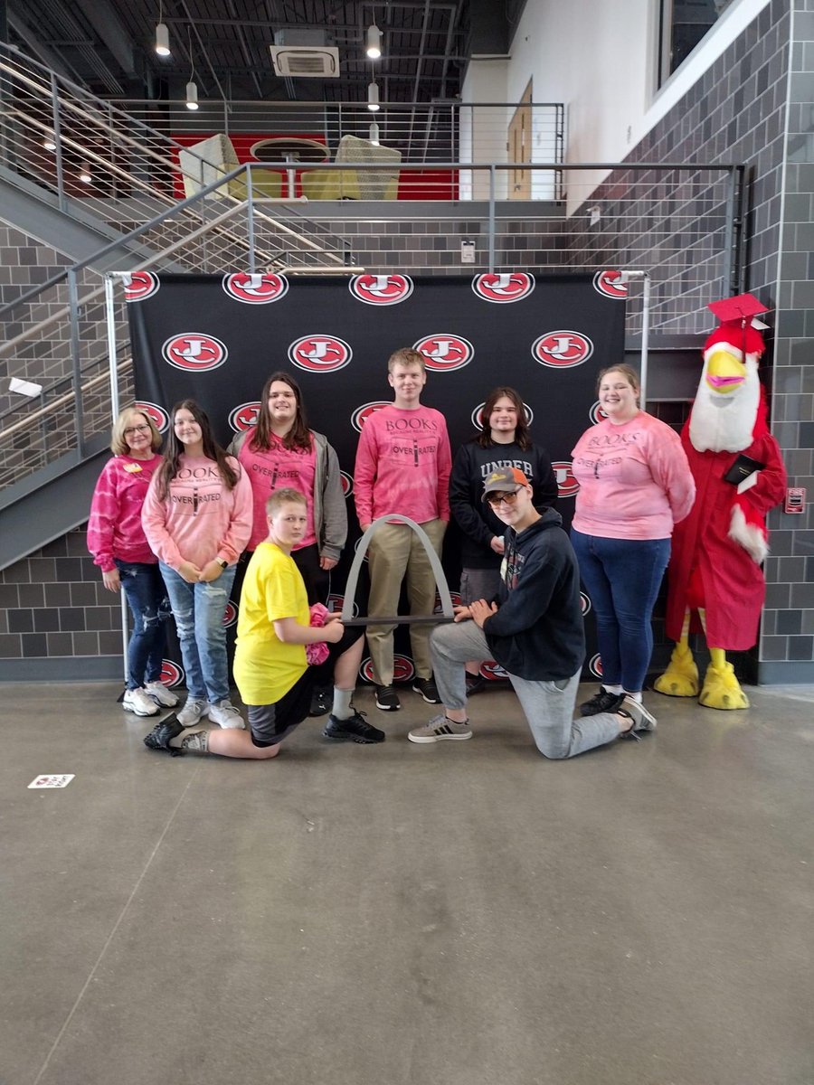 Library_JCHS's tweet photo. JCHS hosted the state Epsilon Beta Conference this past weekend, and it was an amazing experience for EB students across the state of Missouri. We can’t wait to host next year! #jaysread https://t.co/wLbNUahGN5