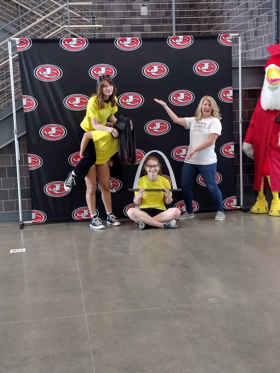Library_JCHS's tweet photo. JCHS hosted the state Epsilon Beta Conference this past weekend, and it was an amazing experience for EB students across the state of Missouri. We can’t wait to host next year! #jaysread https://t.co/wLbNUahGN5
