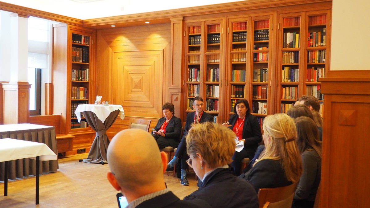 Working groups of <a href="/ErnEyeEU/">ERN-EYE</a> are working in small sessions #ErnEyeInAmsterdam