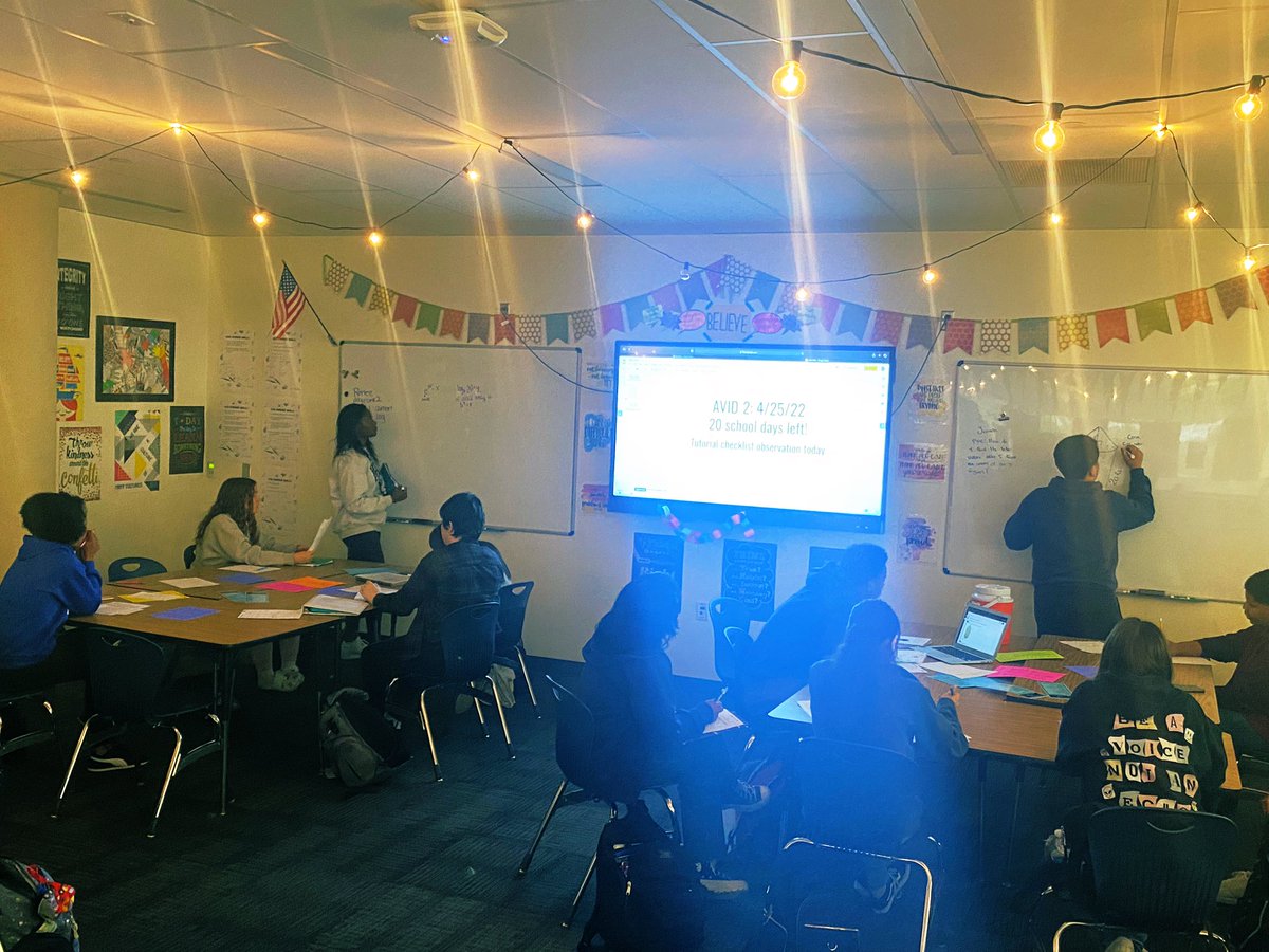 Justin_D_James's tweet photo. Starting the week off strong with collaborative study groups in AVID II. @MHSLions @AVID4College 📝 #AVIDTutorials #ThisIsAVID #MyMISD https://t.co/oX8s6jSfkn