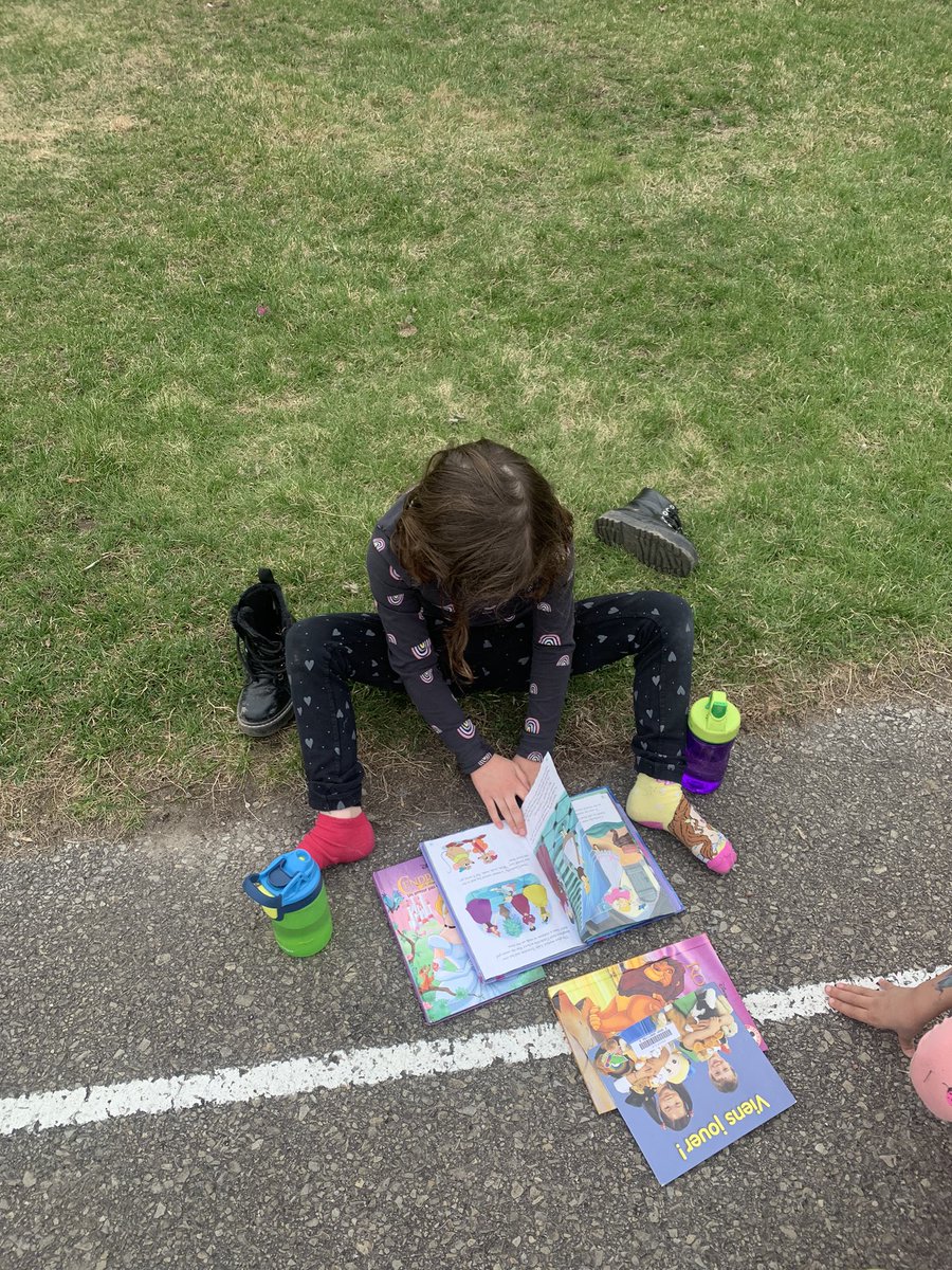 On profite du beau temps pour faire notre temps de lecture! <a href="/smbmerrickville/">SMB</a>