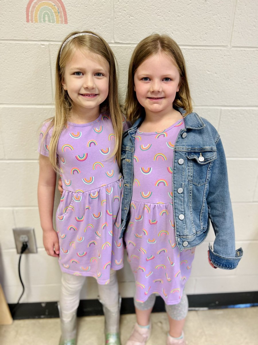 Monday Morning Matching! #itsworthit #twinning <a href="/wcsdistrict/">Worthington Schools</a>
