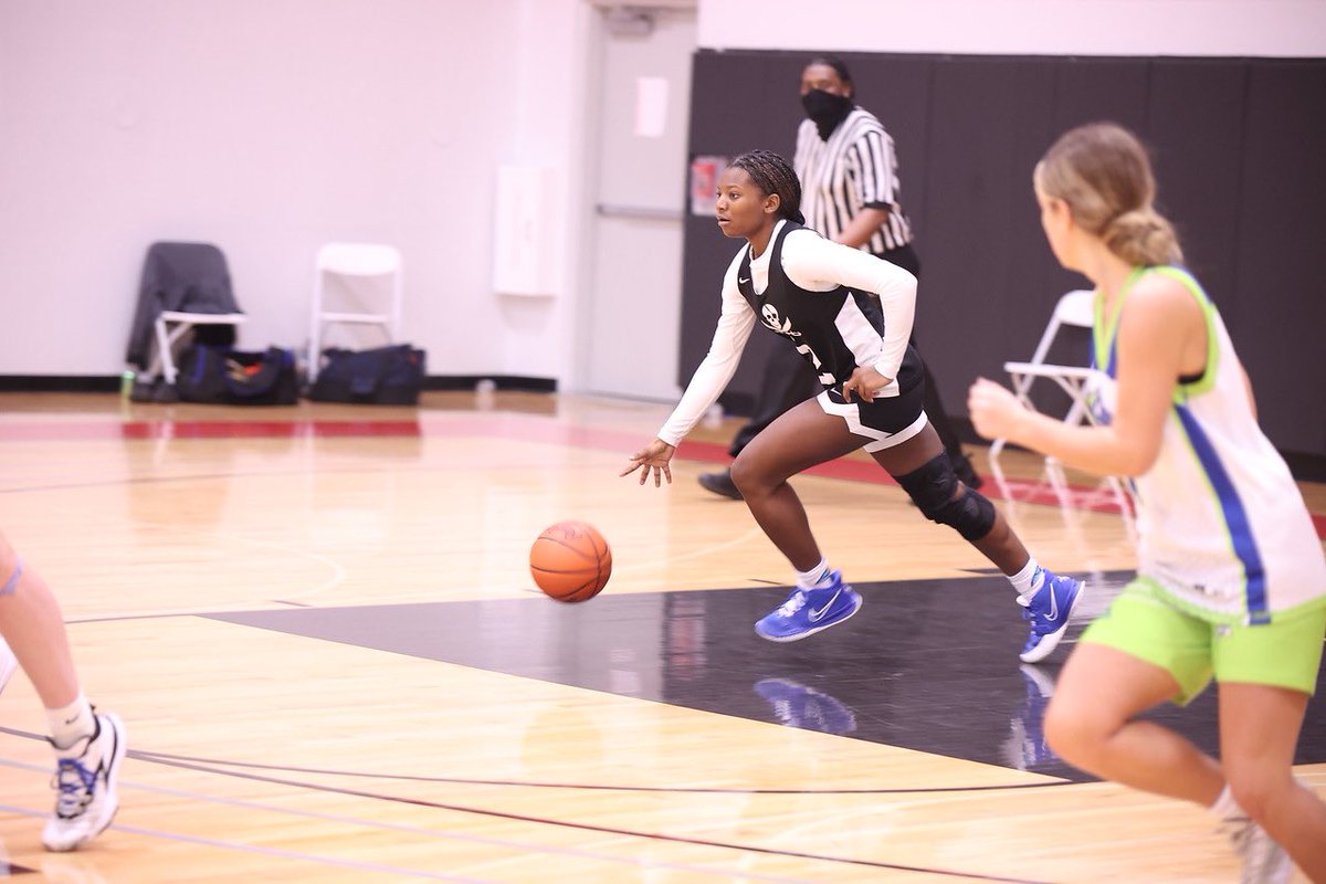 MichiganGoonies's tweet photo. @talyahbeard “she’s a quick athlete with very impressive straight line speed” 🏴‍☠️🖤 #GoonieNation @PGHMichigan https://t.co/1bgvJANiWo