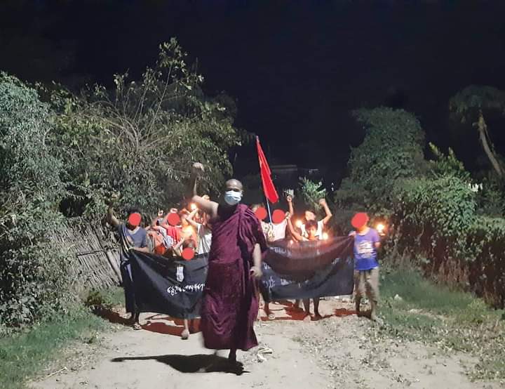 miN13700's tweet photo. A candlelit night strike, led by Pyigyidagun monk, was held on April 25, to eradicate the genocidal military dictatorship.

#WarCrimesOfJunta
#2022Apr25Coup
#WhatsHappeningInMyanmar https://t.co/kmHmma8V75