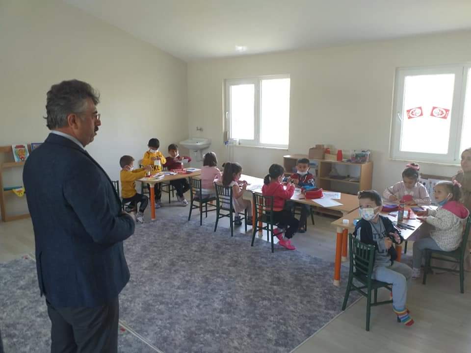 İlçe Milli Eğt. Md. Sn. <a href="/MustafaOzdmr55/">Mustafa Özdemir</a> ve Şube Md. Sn. <a href="/halilkanat/">Halil KANAT</a> "Temel Eğitimde 10.000 Okul Projesi" kapsamında açılan Karabahçe, Irmaksırtı, Taşdemir ve Kuşhane mahallelerindeki anasınıflarını ziyaret ederek öğretmen ve öğrencilerle bir araya geldi. <a href="/samsunmem/">Samsun İl Milli Eğitim Müdürlüğü</a> <a href="/gokhanmurat1/">Murat YİĞİT</a>