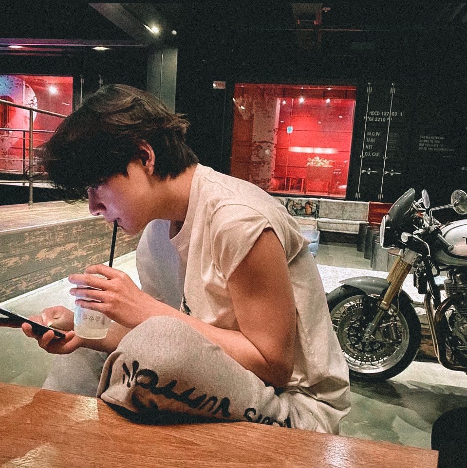 taeteland's tweet photo. dates with him https://t.co/0N6dpJffJU