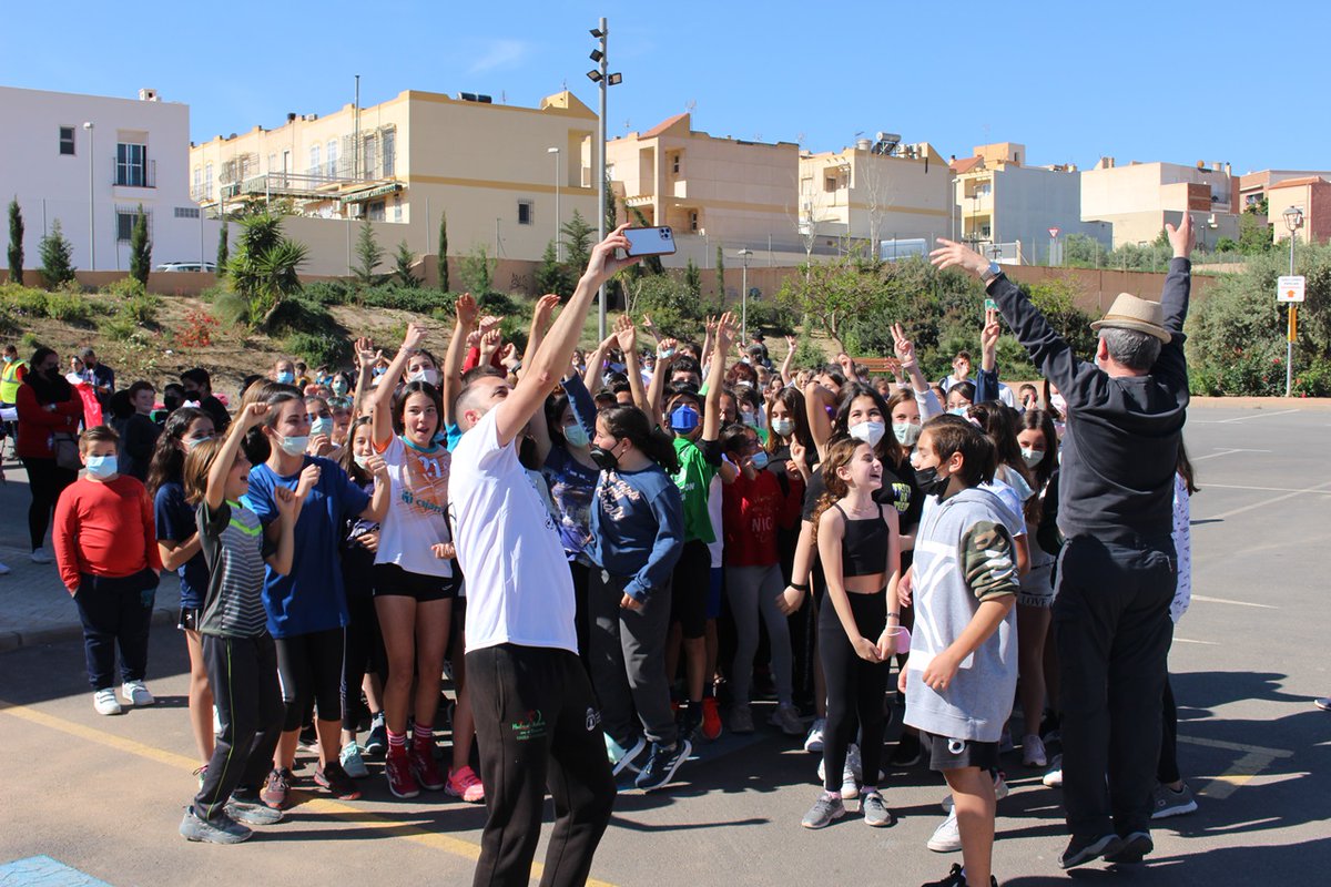 huercalalm's tweet photo. 🏃🏃‍♀️ Esta mañana hemos disfrutado con las Mini Olimpiadas Educativas en el Teatro Multiusos y Paseo del Generalife, organizadas por el Ayuntamiento de Huércal de Almería, que ha contado con la participación de más de 300 alumnos de los centros educativos de nuestro municipio. https://t.co/IZBdfDCvb7
