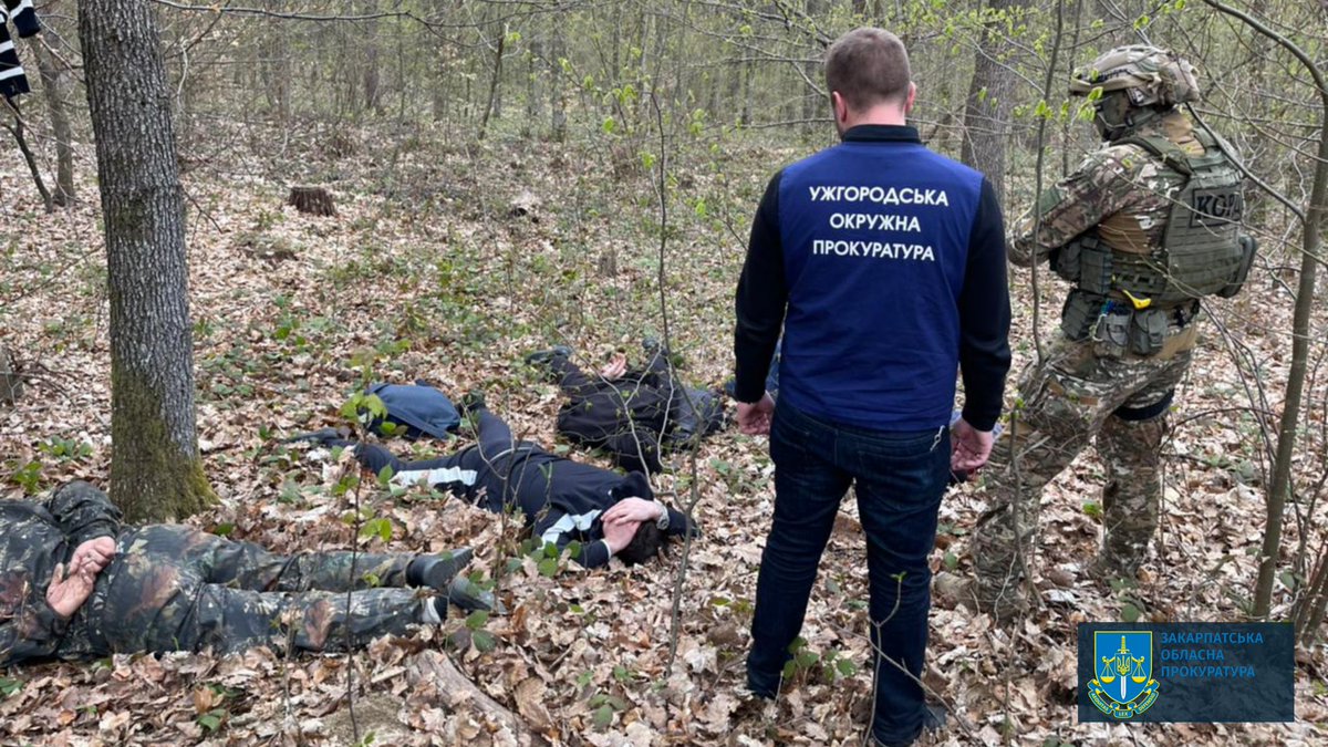 trybuna's tweet photo. Двох закарпатців та мешканця Харківщини взято під варту за організацію незаконного переправлення осіб через державний кордон

Детальніше - https://t.co/p1gYqsuQTr https://t.co/xNEBzXBg7B