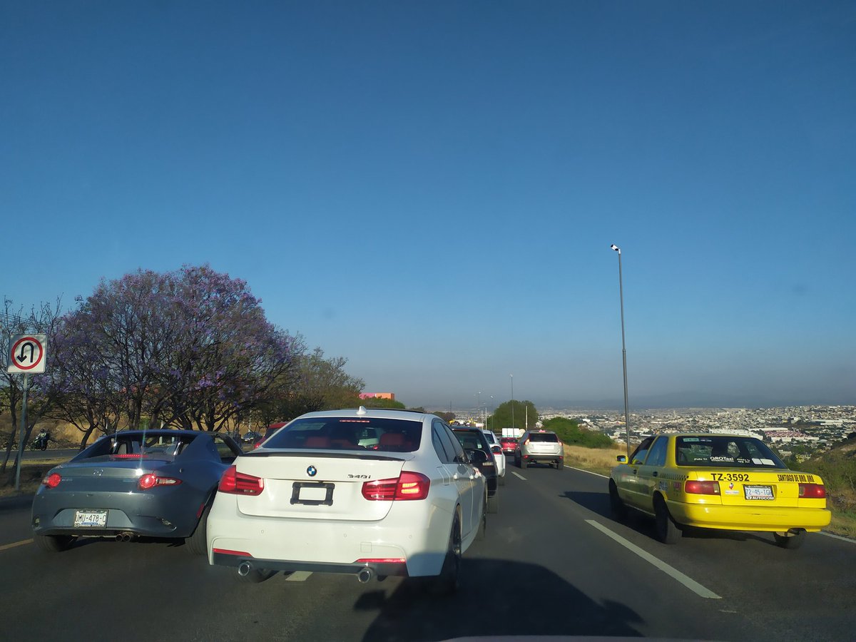 LizzQro's tweet photo. No faltan carriles, hace falta #TP o un tren ligero que recorra ida y vuelta TODO el #FrayJuniperoSera y #CircuitoUniversidades
que llegue a #TransportePúblico de circuito #Carr57 #BernardoQuintana #5DeFebrero
y un #TransporteGratuito en un #CircuitoCentroHistórico #Querétaro https://t.co/8voAVuoNU3