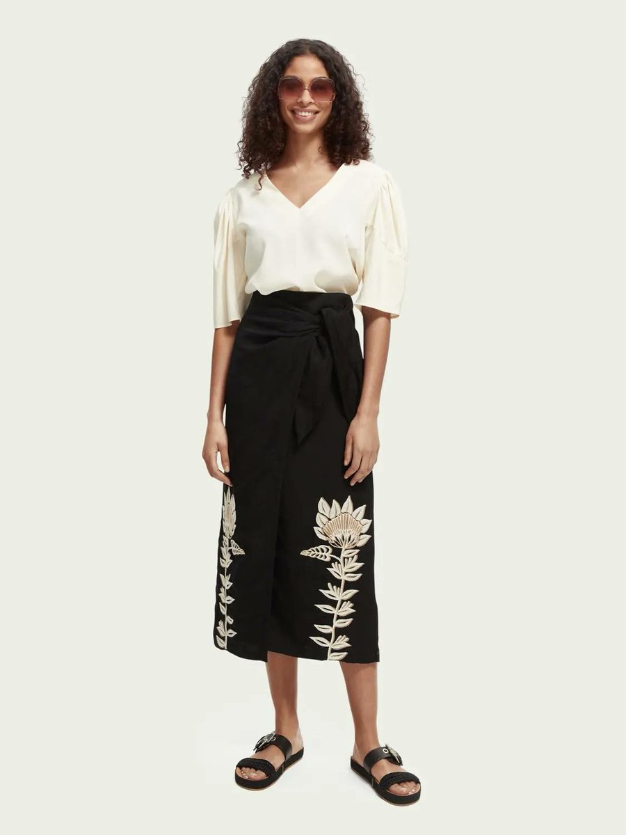 maistendencia's tweet image. [ 🛍️ ] Falda Bordada Maison Scotch

🛒 maistendencia.com/56-faldas vía @maistendencia

#maistendencia #moda #MaisonScotch #modamujer