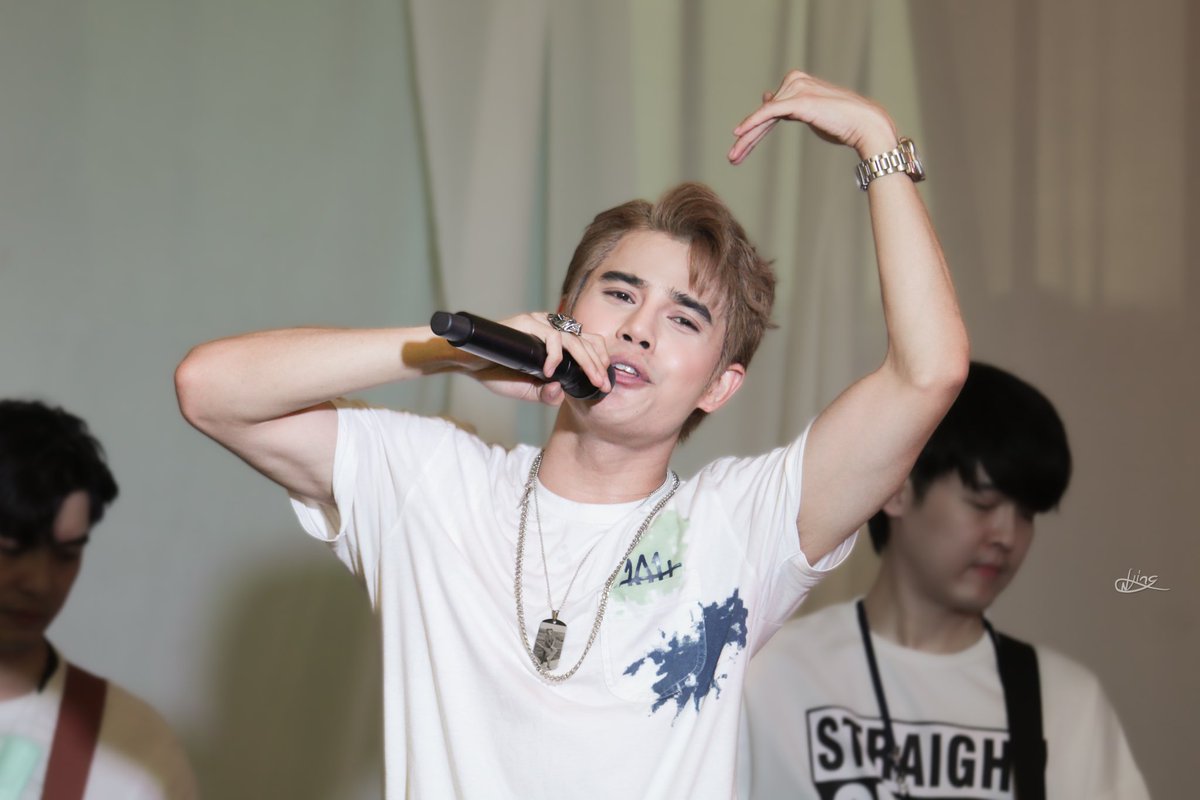niing_jaoka's tweet photo. มีกล้ามนะเออ ว่าไม่ได้ 🤣☺️

@Superbenzcenter
#HAVEAGOODDREAMCONCERT 
#เบนซ์จิรโรจน์ #BenzJiraroj
#Benzji #SuperBenzCenter https://t.co/mNInf0Cxgd