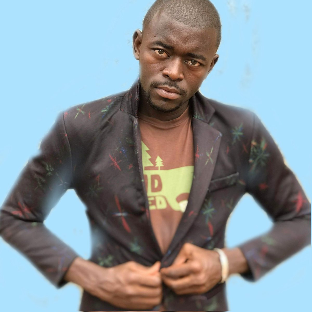 LSinayogo's tweet photo. #NouvellePhotoDeProfil https://t.co/QGtzIoQhdY