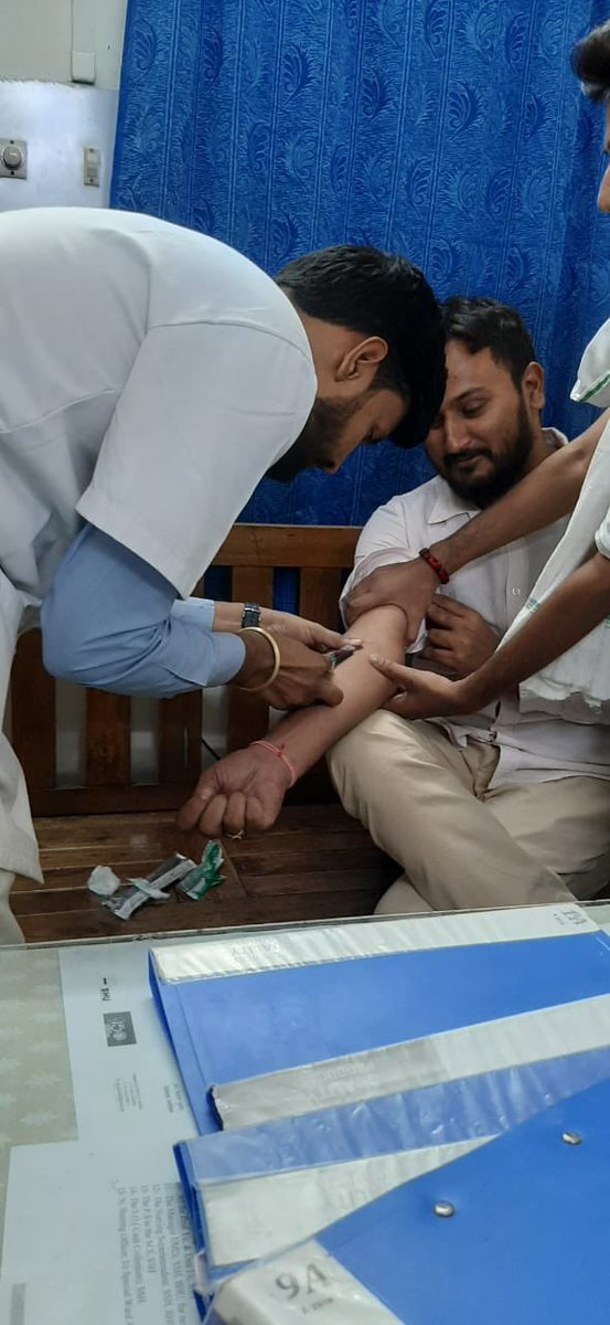 AvinashYadav___'s tweet photo. .@NSUI_BHU से जुड़े छात्रों ने बीएचयू के सेंट्रल हिन्दू स्कूल (सीएचएस) में दाखिले की लॉटरी ( जुआ ) प्रणाली के विरोध में और प्रवेश परीक्षा बहाल करने की मांग को लेकर महामहिम राष्ट्रपति को खून से लिखकर पोस्टकार्ड भेजा।
#SaveCHS https://t.co/djZyhzJFhs