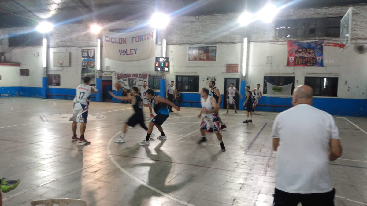 #BasquetVDP 🏀🧑

¡Comenzó el Flex para la primera!

Buen arranque de campeonato para las mayores de <a href="/BasquetracingV/">BasquetRacing.Vdp</a> que vencieron 80-61 a Ciclón Fortín en Villa Lynch por el Flex de FeBamba.

#VamosRacing
#ElClubMasLindoDelMundo
#DeportesRacing