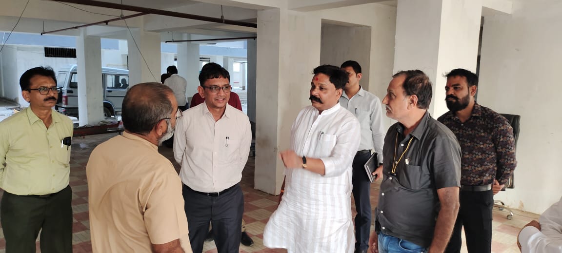 iarjunsinhbjp's tweet photo. ગાંધીનગર જિલ્લાના અડાલજ ખાતે ગુજરાત ગ્રામ ગૃહ નિર્માણ બોર્ડ દ્વારા નિર્માણ કરવામાં આવેલ આવાસોને આખરી ઓપ આપવામાં આવી રહેલ છે, જે બાંધકામ સાઇટની મુલાકાત કરી. https://t.co/22snDxPoLY
