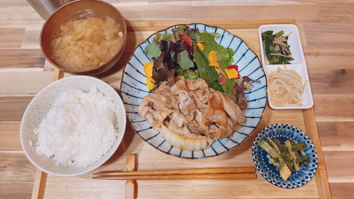 今日は白菜と豚バラの焼肉のタレ炒め🥓