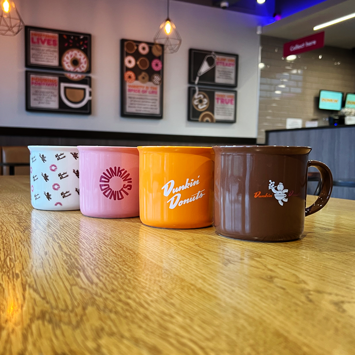 dunkindonutsUK's tweet photo. Old school, NEW merch.
Just landed at #DUNKIN’

#DunkinUK #DunkinMerch https://t.co/f3ylck0twn
