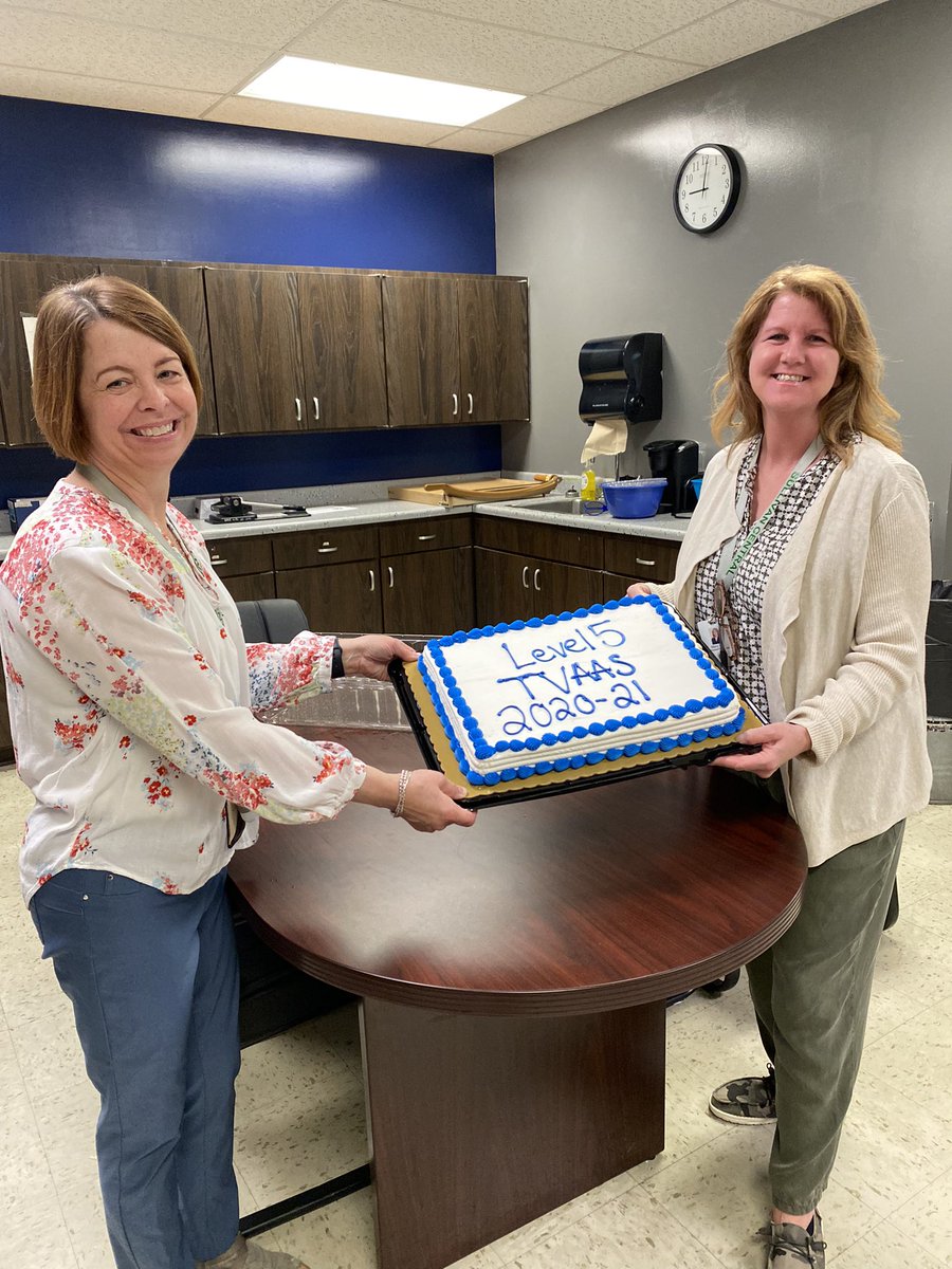 Congratulations Mustangs!! @SullCentral was a Level 5 school for the 2021-22 school year! Thank you all for your hard work! Enjoy the cake! <a href="/DCS_TN/">Dickson Co Schools</a>