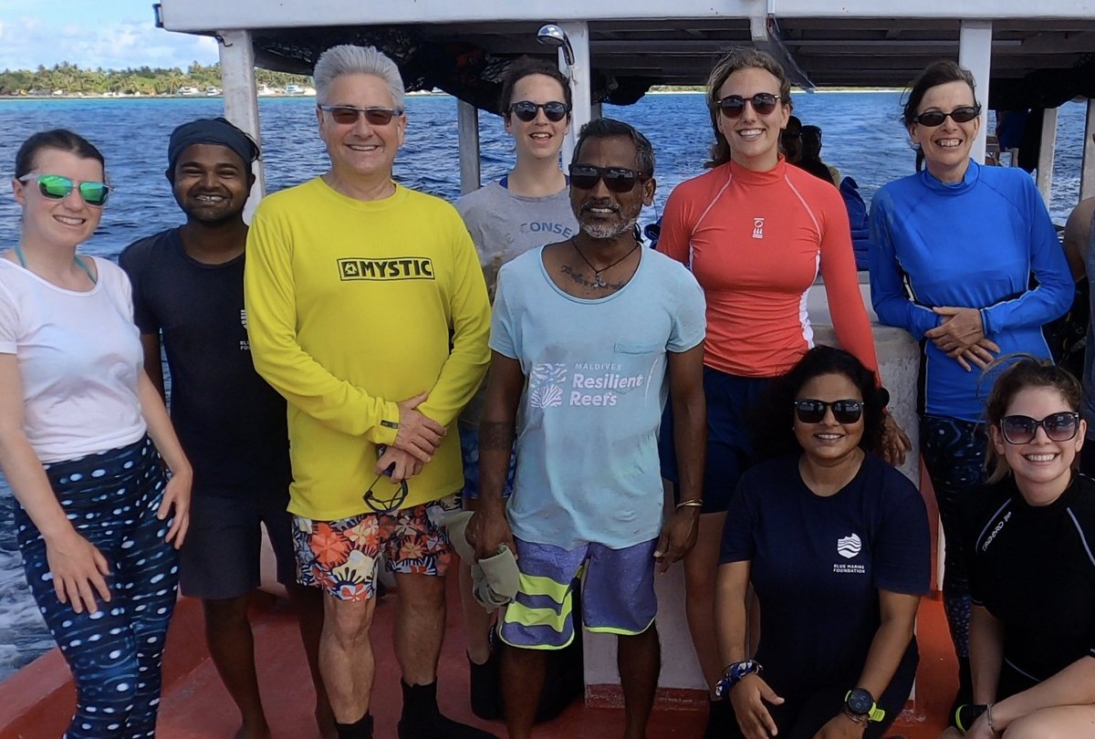 ResilientReefs's tweet photo. So wonderful to have @ProfCallum & @ExeterMarine team here on Laamu for the next six weeks doing some amazing coral reef and fisheries science with us and @Bluemarinef @MUInitiative #resilientreefs #fishfortomorrow #oldmanandthesea https://t.co/sCF4gBe232