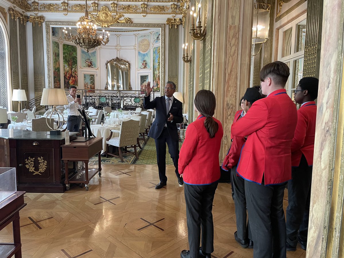 RAClubJobs's tweet photo. We loved welcoming some of the students of the The City Academy, Hackney to our Pall Mall clubhouse today. 

We enjoyed answering all of your questions and hopefully inspiring you to join our wonderful industry when you are ready! 

#royalautomobileclubjobs #hospitality https://t.co/fbzSsplo7b