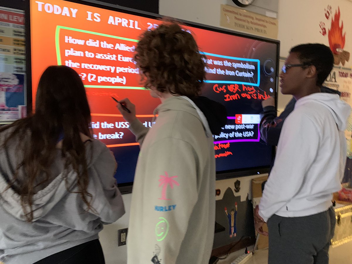 bfoxtohickon's tweet image. Mrs. Girardi and her students are loving the ClearTouch panel and the library students were also like flies to honey! #CBSD #CBSDTech #Tohickon @CBlismith