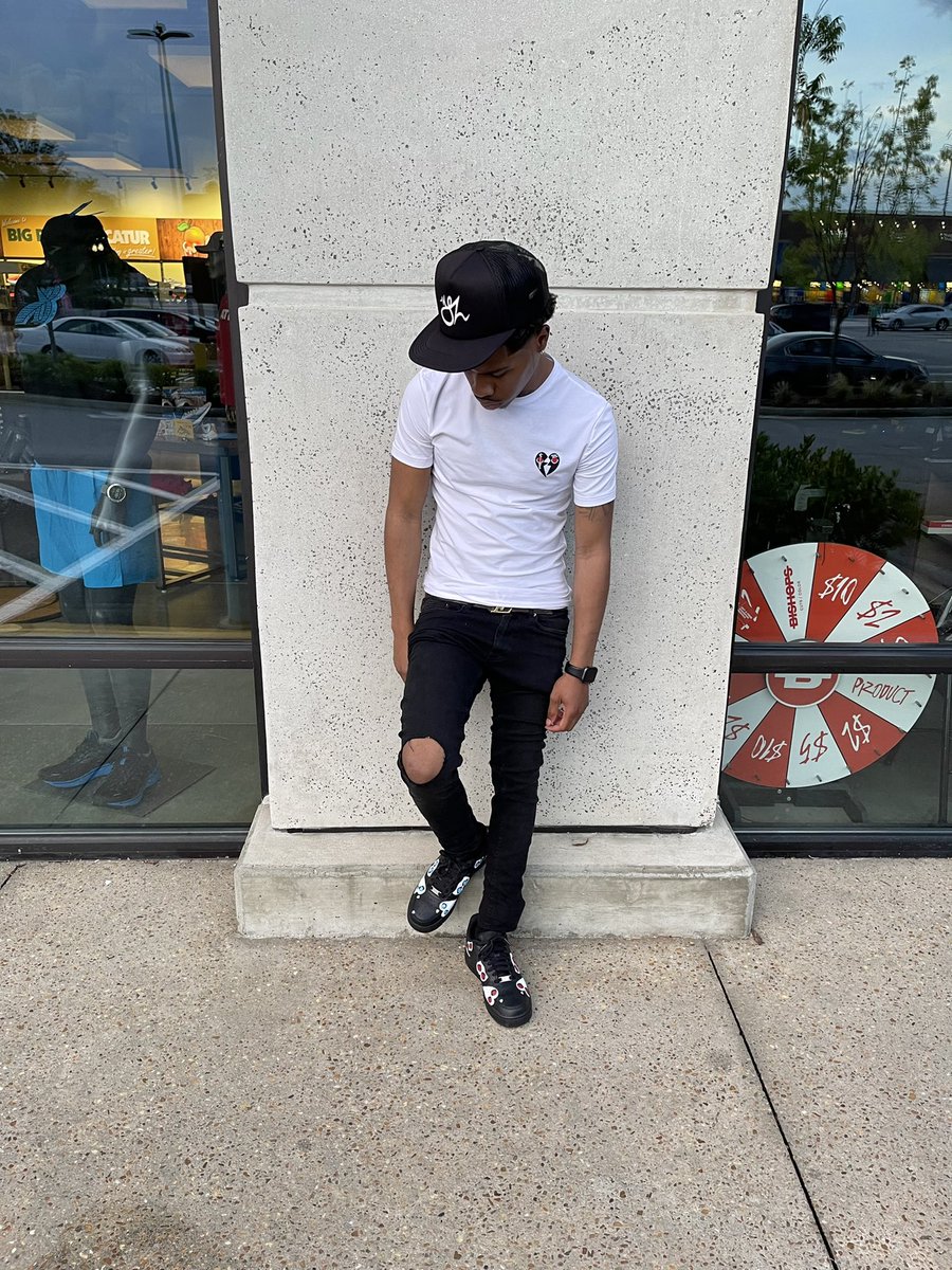 Yunstro's tweet photo. You gone choose the money or the bullshit https://t.co/qIQFmHS8q0