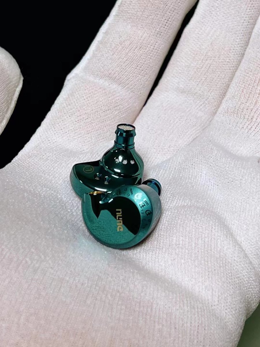 DUNU_Headphone's tweet photo. The shells have been readied and polished. Available reservations for #VERNUS are dwindling. https://t.co/kzmLvD9Zyf https://t.co/kbFe0thVuY