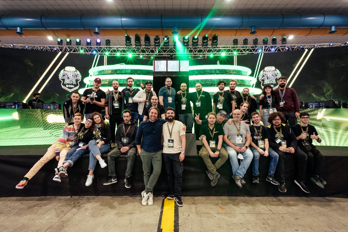 ESLItaly's tweet image. Il team di @ProGaming al completo!! 4 giornate di spettacolo esport puro!! GG a tutta la crew!! 😎
@NapoliCOMICON 
#esportsarena #eic22 #napolicomicon22
