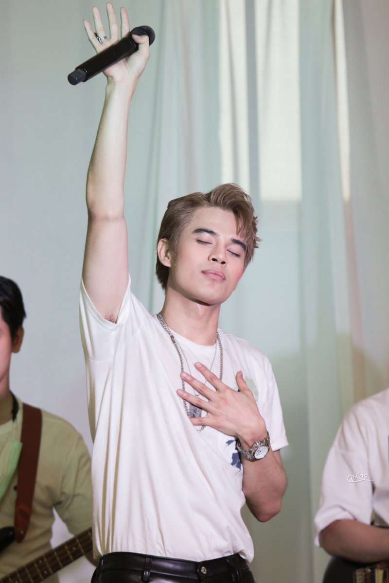 niing_jaoka's tweet photo. 🌠⭐️🌟💫

@Superbenzcenter
#HAVEAGOODDREAMCONCERT 
#เบนซ์จิรโรจน์ #BenzJiraroj
#Benzji #SuperBenzCenter https://t.co/c0r6mTLoyQ