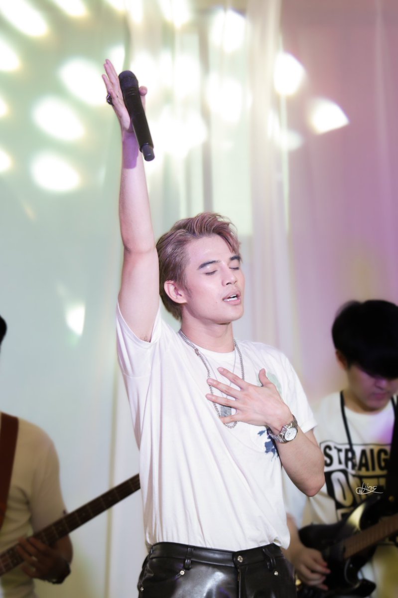 niing_jaoka's tweet photo. 🌠⭐️🌟💫

@Superbenzcenter
#HAVEAGOODDREAMCONCERT 
#เบนซ์จิรโรจน์ #BenzJiraroj
#Benzji #SuperBenzCenter https://t.co/c0r6mTLoyQ