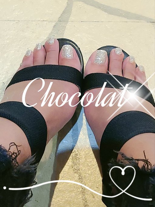 ハンドは初夏っぽいミルキーネオン♡ かわいすぎー！！😭💕  フットは写真だとわかりにくいけど バチバチにキラッキラのシルバーラメ♡ 実際見たらキラキラすぎてやばい♡ https://t.co/dChb