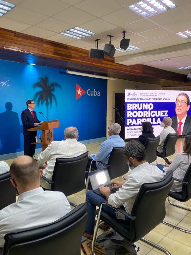 ilianafonseca67's tweet photo. El #Bloqueo económico, comercial y financiero de EEUU vs #Cuba es la causa fundamental de los problemas de nuestra economía.
DAÑOS ACUMULADOS 
👉 150 mil 410 millones (a precios corrientes)
👉 1 billón 326 mil 432 millones de dólares (patrón oro) 
+ 12 millones de dólares diarios https://t.co/WNuE6Bw23N
