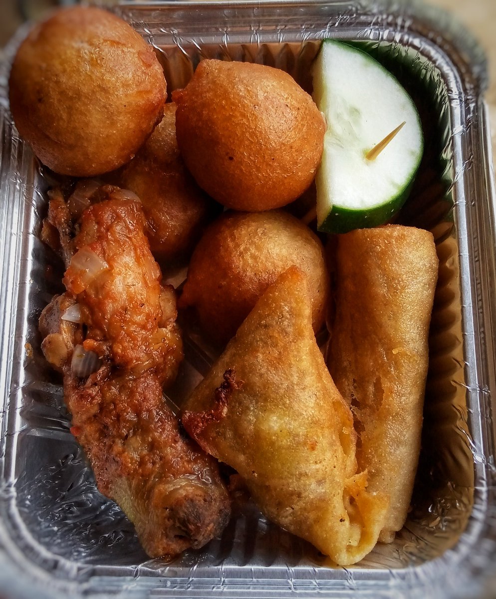 Lightcakes_'s tweet photo. Small chops will be available tomorrow guys, the plate includes 5 puff puff, 1 beef samosa, 1 chicken spring roll and 1 peppered chicken. Click the link om my bio to place your order with ease.
#akurehowfar @akurehowfar #congulations jj #kemi https://t.co/kznHMAdlnE