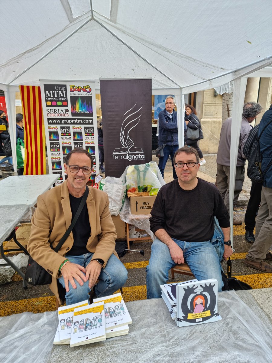 SerialEdiciones's tweet photo. @SerialEdiciones agradece a tod@s las personas que nos visitaron en #SantJordi 2022 y con las que pudimos compartir momentos irrepetibles. @GrupMTM @esmiradioes @JoseLuisMateo @MariaTortosa @miguelangeljimen  @ALBERT20051  @joanmartinezvergel #federiconavarro #lorenaprieto https://t.co/zTzmaAHyDD