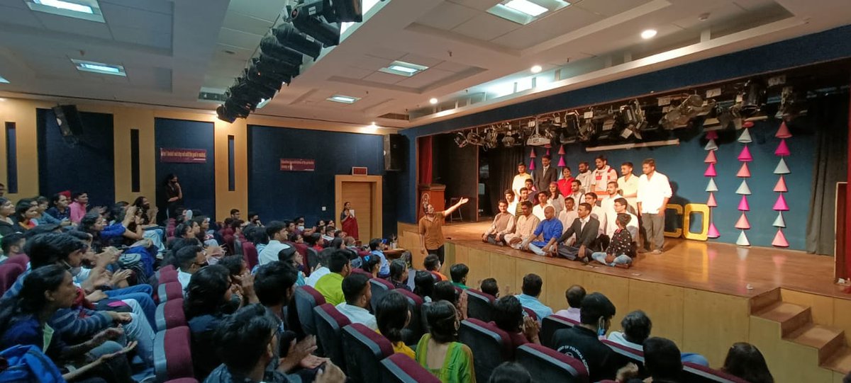 sukhmanch's tweet photo. Sukhmanch Theatre performed play 'Trains, Trees &amp; Thieves' directed by @ShilpiMarwaha, at Dayal Singh College, University of Delhi. #theatre https://t.co/yc7VBLoDIB