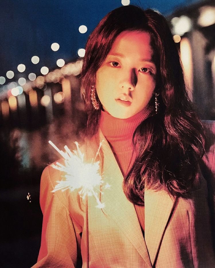 throwbackjisoo's tweet photo. the set up                          the shot https://t.co/s128gfy2MD