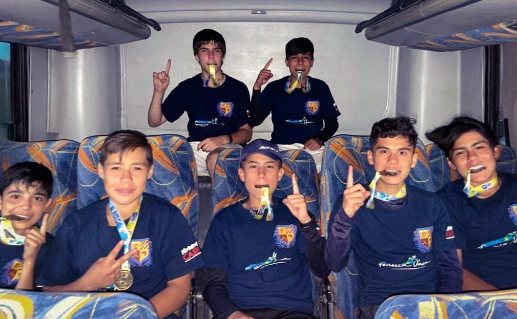 TiburonesHC's tweet photo. Felicitamos a nuestros amigos de @XaliscoHC 🏑 por obtener el primer lugar en la categoría de 15 años en la #CopaFlick🏆celebrada en #Guanajuato 🦁demostrando cada día su pasión por este deporte. https://t.co/G77AzVn0oF