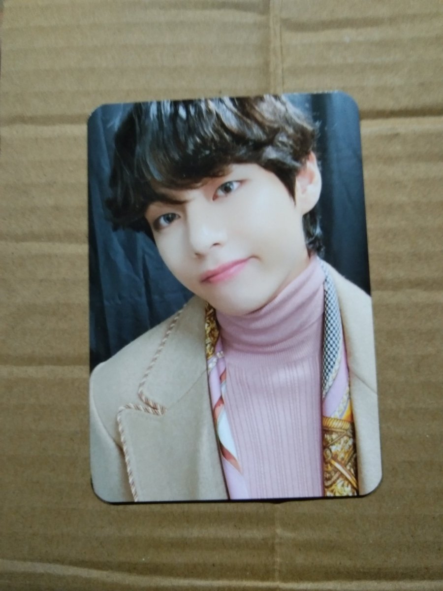 dinnaaqeelah's tweet photo. WTS 

V PHOTOCARD MOTS LIGHTSTICK
RM40 INC POSTAGE
MY ARMY ONLY🇲🇾

Help me rt!

#pasarBTSMY #armyMY https://t.co/9soGaPOBvI