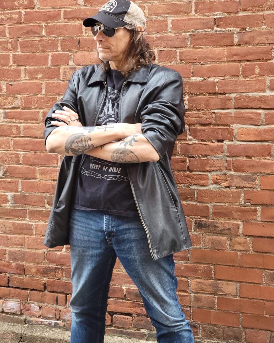 BourbonHouse_'s tweet photo. BTS photoshoot in a tornado. Catch these cool dudes with moi April 29 at The Back Bar in Janesville, WI!
#thebackbar #janesville #madison #rocknroll #rockdudes #rockguitarist #rockbassist #rockdrummer #bandphotography #bandphotographer https://t.co/FNXHfq9ZmT