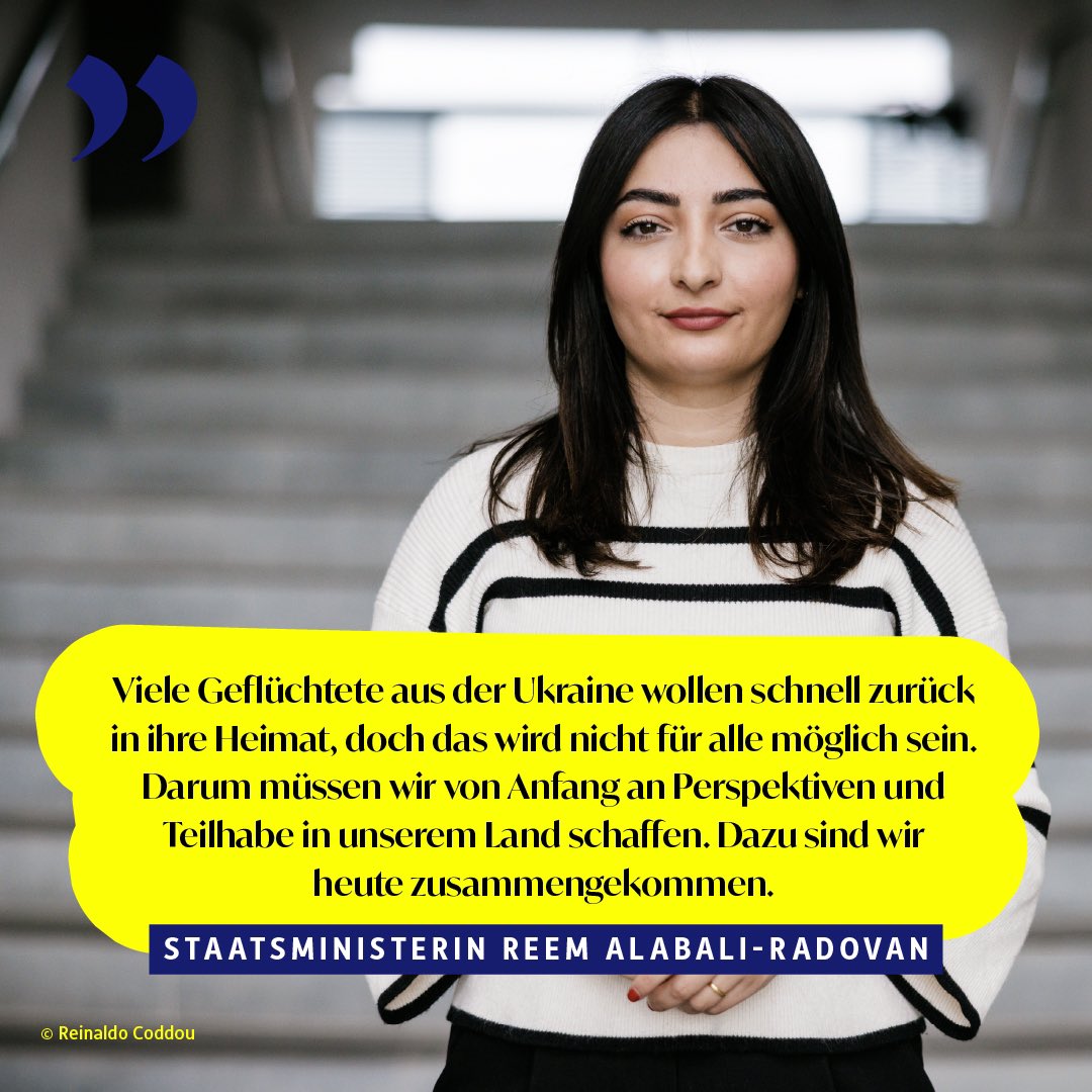 IntegrationBund's tweet photo. Damit das Leben der Menschen aus der 🇺🇦 hier weitergehen kann, brauchen sie eine Perspektive. Neben Bund, Ländern und Kommunen finden sie dabei auch ehrenamtliche Unterstützung. Beim #RoundTableUkraine haben wir uns ausgetauscht, wie wir gemeinsam  gutes Ankommen ermöglichen. 🧵 https://t.co/tSiQRwnrhK