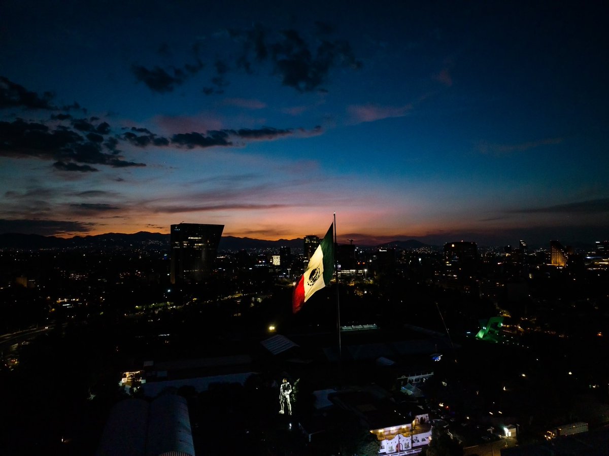 WeAreKaleida's tweet photo. Master Chief stood at 60ft tall in Mexico City.

Together with @ParamountPlusLA, @MinuteMediaLTD &amp; @WavemakerGlobal we created the world’s largest public hologram on April 17th.

#HaloSeries #spartan117 #hologram #paramountplus #xbox https://t.co/TyHMRPJmQU