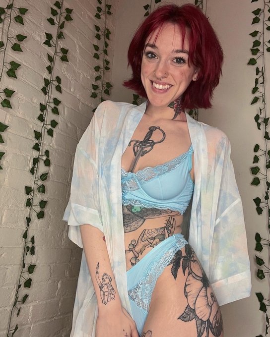 1 pic. birthday girl!! https://t.co/4djF0IoUk0