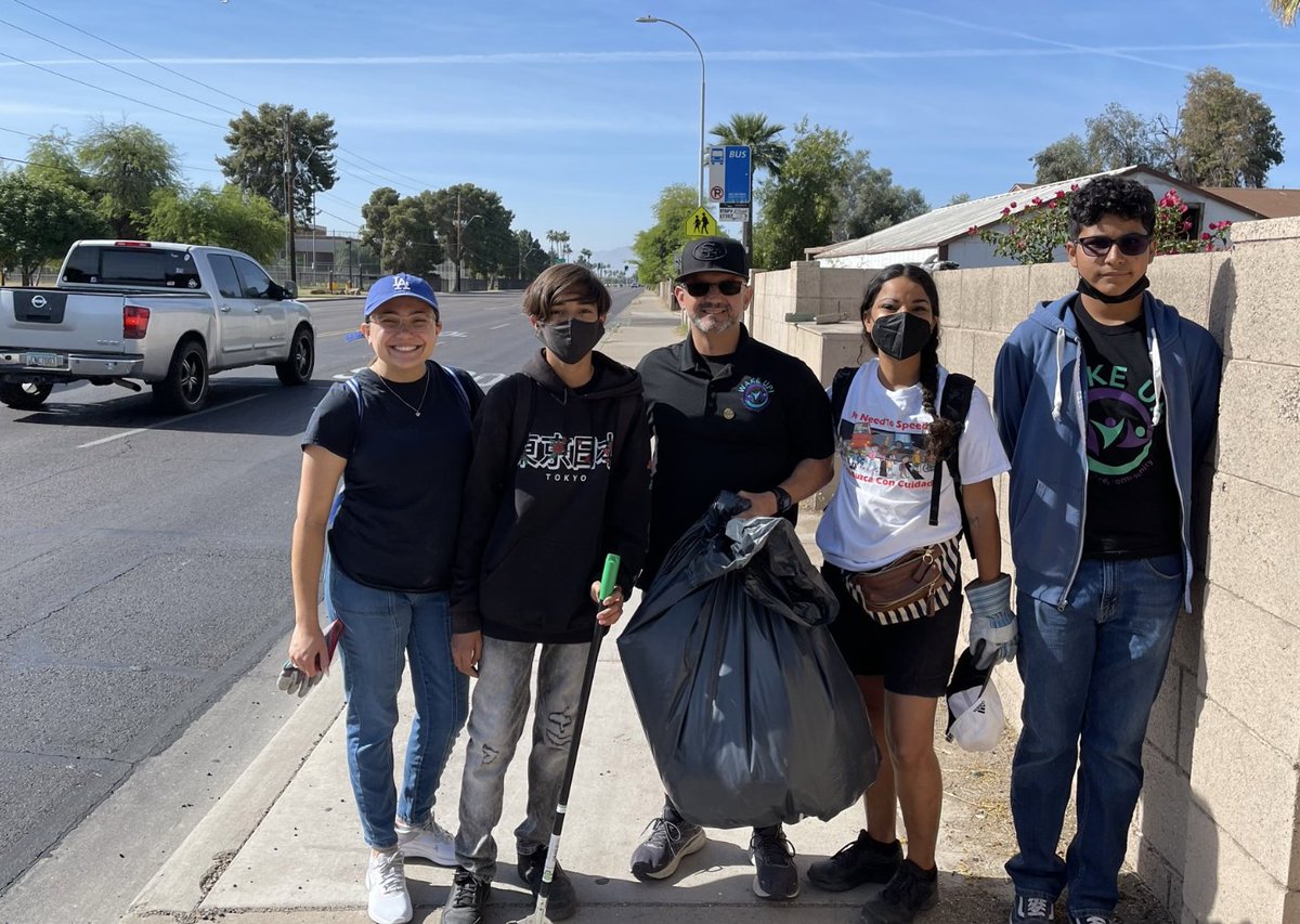 EstrellaCSD's tweet photo. Thank you, #WakeUpClub, for helping keep our community clean. #oneteamunafamilia https://t.co/ZVfZz2InvP