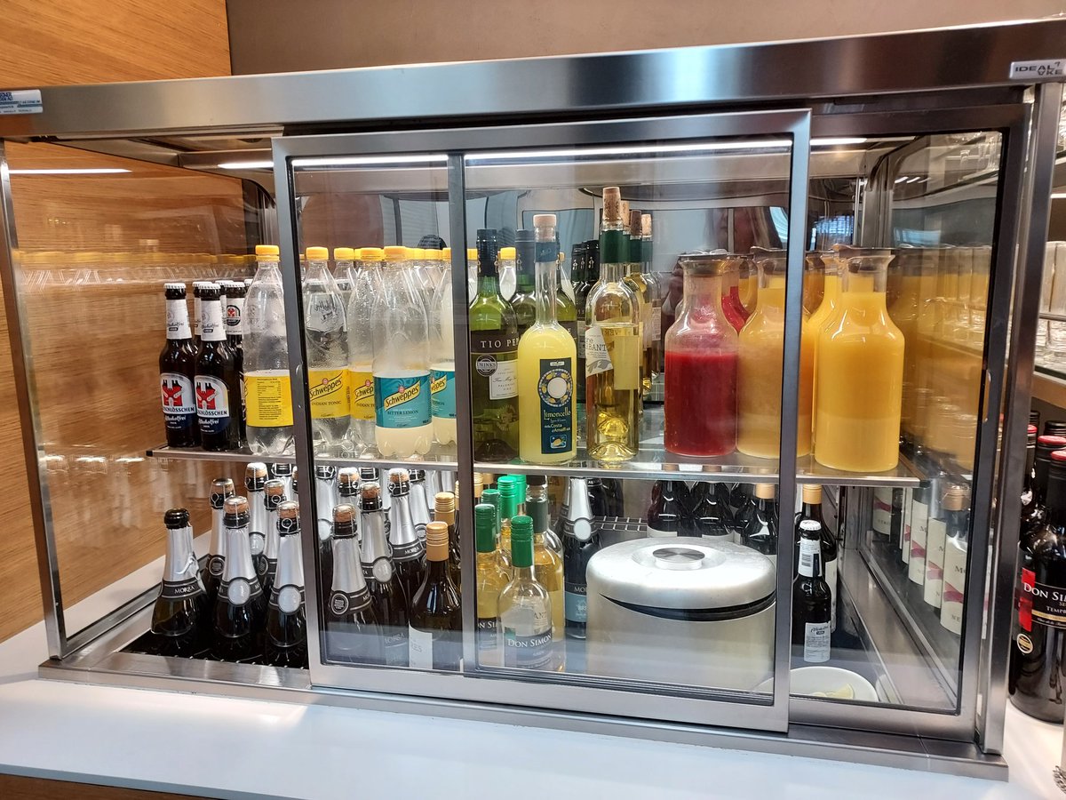 BettyVacation's tweet photo. @FlySWISS Ab wann? Senator Lounge Zürich gab es keine heute. https://t.co/m4nDYohXlv