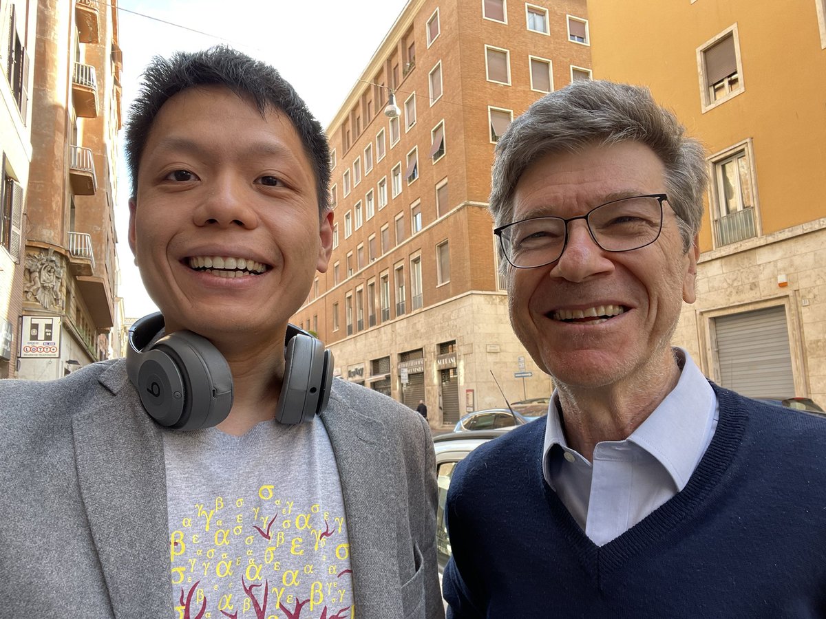 I just randomly bumped into @JeffDSachs and am a happy economist 😬 it’s also very random that I’m wearing @Brown_Economics shirt
